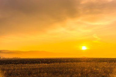 Bulutlu gökyüzü arka plan şaşırtıcı doğa manzaralı