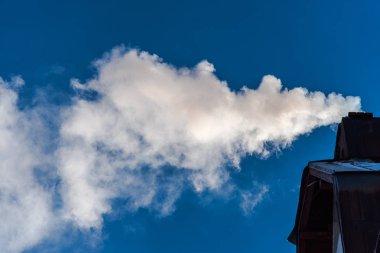 Bacadan kış dumanı 