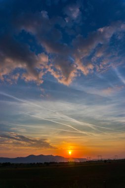uzak dağlardan güneş ayarı ile canlı cennet