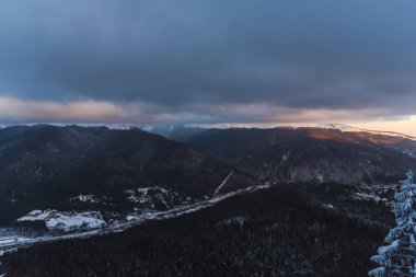 Bulutlu gökyüzü arka plan şaşırtıcı doğa manzaralı