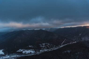 Bulutlu gökyüzü arka plan şaşırtıcı doğa manzaralı