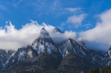 Bulutlu gökyüzü arka plan şaşırtıcı doğa manzaralı