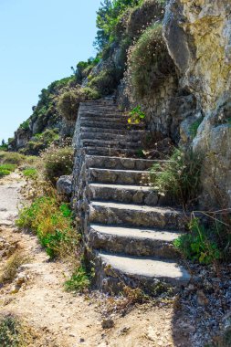 Dağa çıkan taş merdiven
