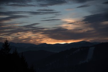Bulutlu gökyüzü arka plan şaşırtıcı doğa manzaralı