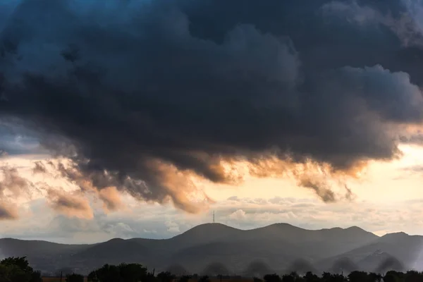 Fantastisk Natur Visa Med Molnig Himmel Bakgrund — Stockfoto