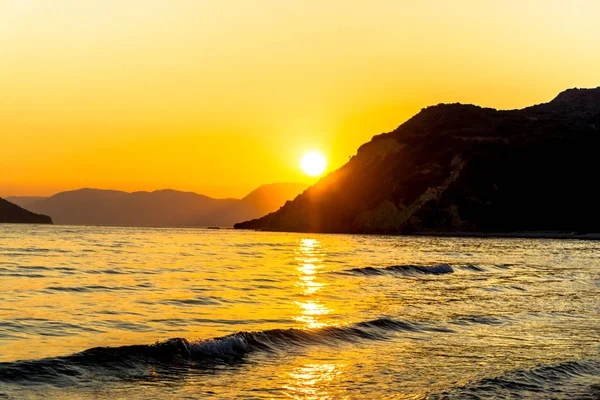 Horizon Sunset Sky Island Mountains Ocean Water Waves — Stock Photo, Image