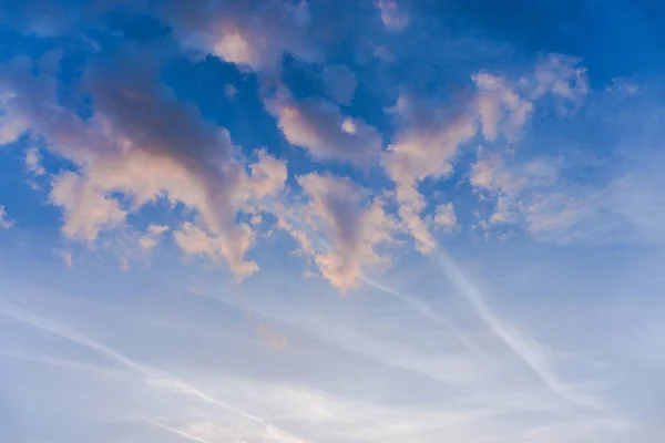 曇り空を背景に素晴らしい自然の風景 — ストック写真