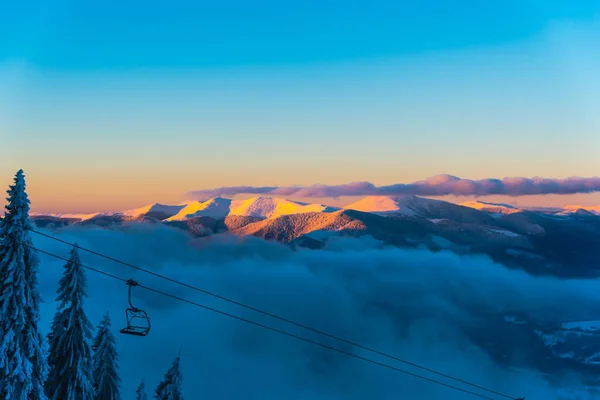 Montagnes Enneigées Avec Brouillard Image Aérienne — Photo