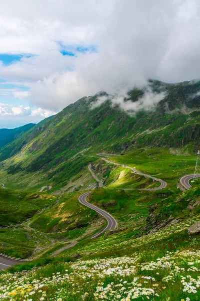 Fascinerande Natur Med Utsikt Över Bergen Grönska Och Blå Mulen — Stockfoto