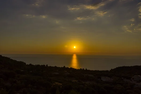 Colorido Atardecer Increíble Sobre Fondo Mar Bastante — Foto de Stock