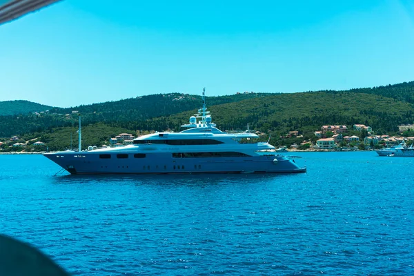 White Yacht Ship Moored Sea Coast — Stock Photo, Image