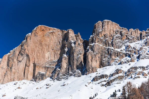 Vista Incrível Montanha Coberta Com Neve Fofa — Fotografia de Stock