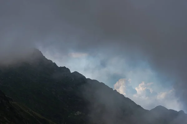 Montanha Nuvens Nas Montanhas — Fotografia de Stock