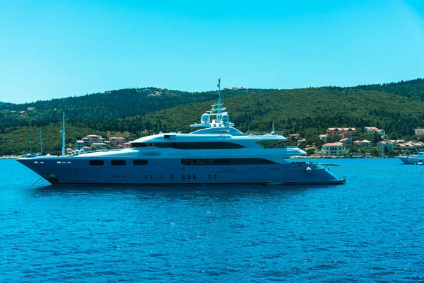 White Yacht Ship Moored Sea Coast — Stock Photo, Image