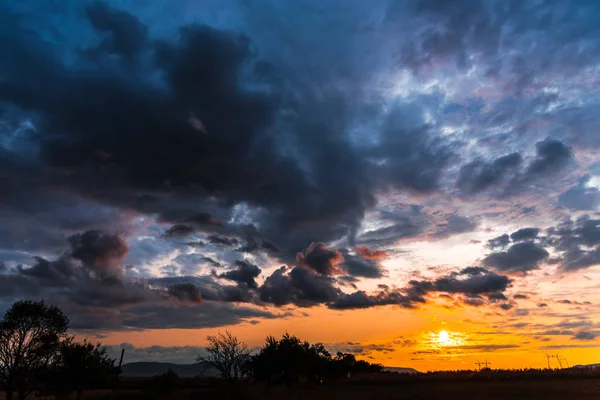 Prachtig Uitzicht Van Natuur Met Bewolkte Hemelachtergrond — Stockfoto