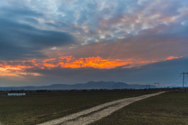 Bulutlu gökyüzü arka plan şaşırtıcı doğa manzaralı