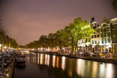 21 Nisan 2017 Amsterdam şehir gece manzarası 