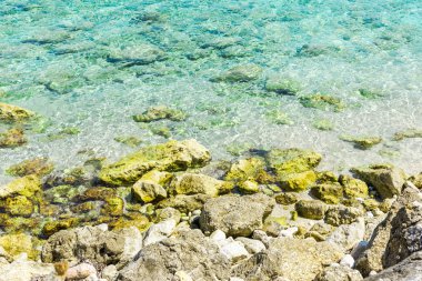 Mavi lagün büyüleyici doğa manzaralı