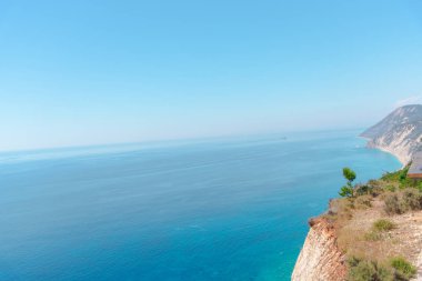 Mavi sakin deniz manzarası havadan görünümü 