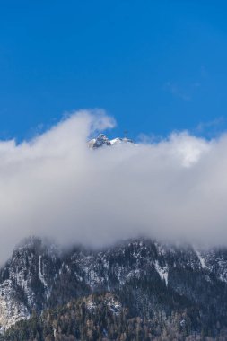 Bulutlu gökyüzü arka plan şaşırtıcı doğa manzaralı