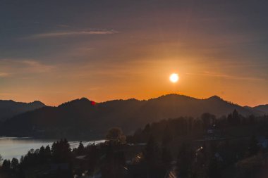 Bulutlu gökyüzü arka plan şaşırtıcı doğa manzaralı