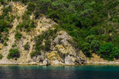 Büyüleyici doğa dağ manzaralı yeşillik ile