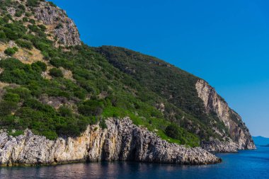 Büyüleyici doğa dağ manzaralı yeşillik ile
