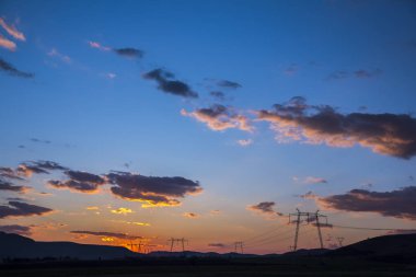 Bulutlu gökyüzü arka plan şaşırtıcı doğa manzaralı