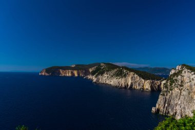 Büyüleyici doğa dağ manzaralı yeşillik ile