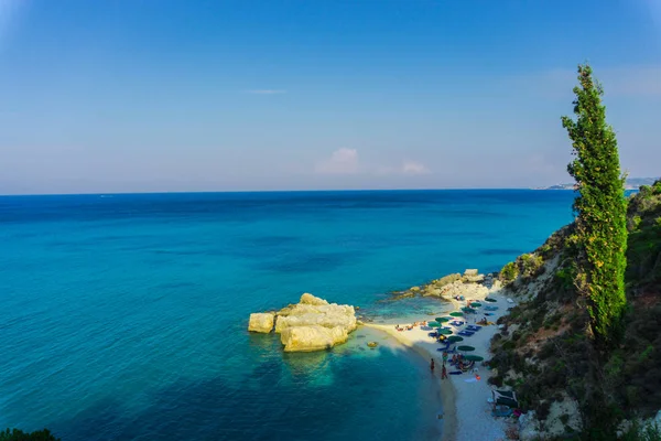 Vista Fascinante Beira Mar Com Lagoa Azul Vegetação — Fotografia de Stock