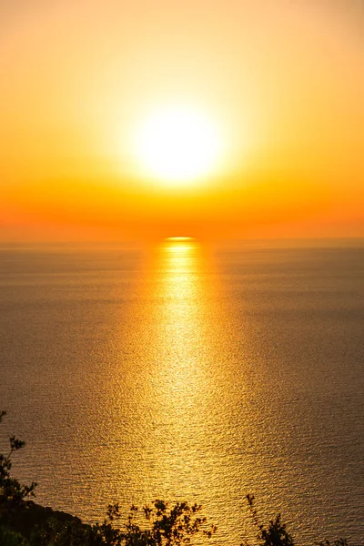 Pôr Sol Incrível Colorido Fundo Bastante Mar — Fotografia de Stock