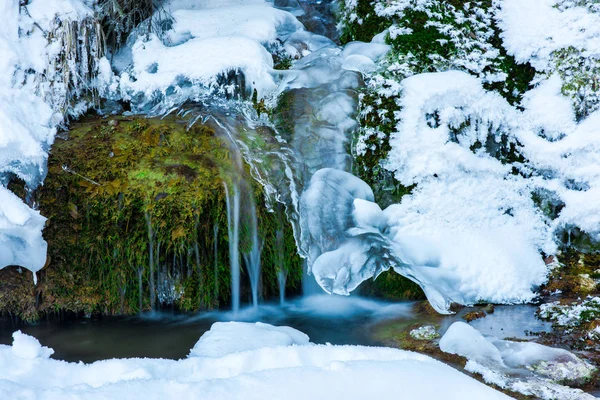 Glaces Froides Énormes Sur Fond Nature — Photo