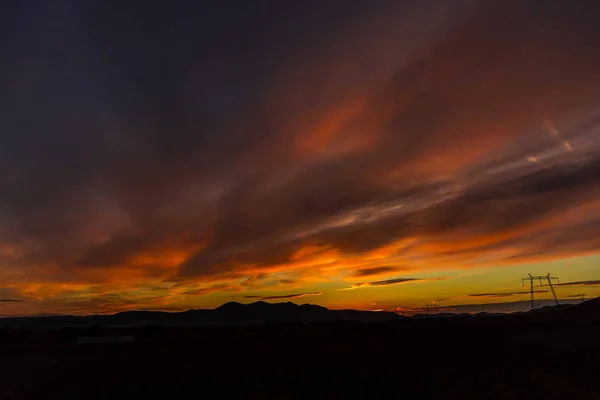 Cielo Anaranjado Puesta Sol Sobre Colinas —  Fotos de Stock