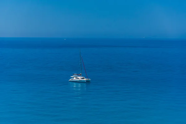 船で魅惑的な自然の海の景色 — ストック写真
