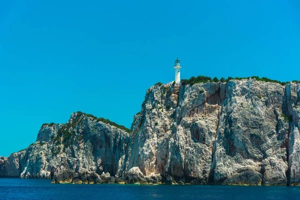 Vista Panorámica Baliza Sobre Rocas Costeras Sobre Mar — Foto de Stock