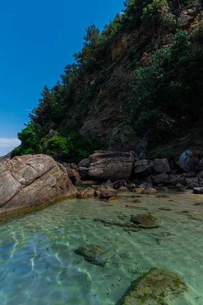 Büyük Kayalar Büyüleyici Doğal Deniz Manzaralı — Stok fotoğraf