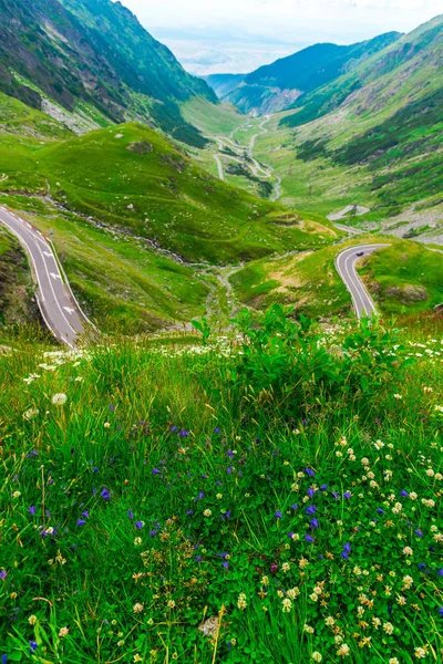 Fascinerende Natuur Bergzicht Met Groen Blauwe Bewolkte Hemel — Stockfoto