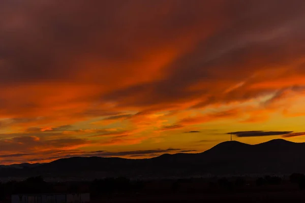 Laranja Colorido Céu Por Sol Sobre Colinas — Fotografia de Stock