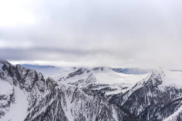 Increíble Vista Montaña Cubierta Nieve Esponjosa — Foto de Stock