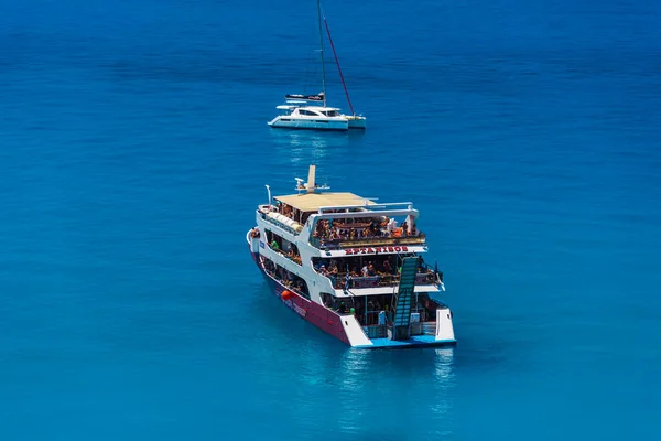 Fascinating Nature Ocean View Ship Full Resting People — Stock Photo, Image