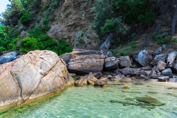 Büyük Kayalar Büyüleyici Doğal Deniz Manzaralı — Stok fotoğraf