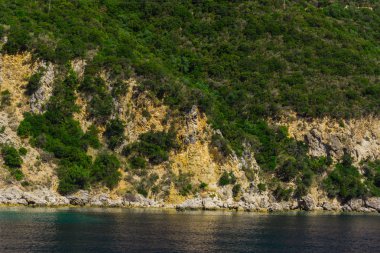 Büyüleyici doğa dağ manzaralı yeşillik ile