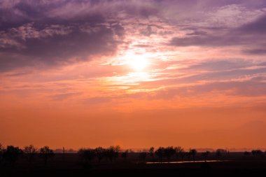 Bulutlu gökyüzü arka plan şaşırtıcı doğa manzaralı