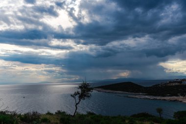 Bulutlu gökyüzü arka plan şaşırtıcı doğa manzaralı