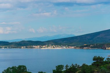Bulutlu gökyüzü arka plan şaşırtıcı doğa manzaralı