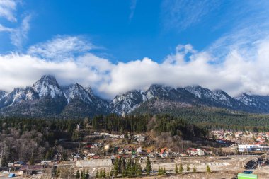 Bulutlu gökyüzü arka plan şaşırtıcı doğa manzaralı
