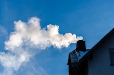 Bacadan kış dumanı 