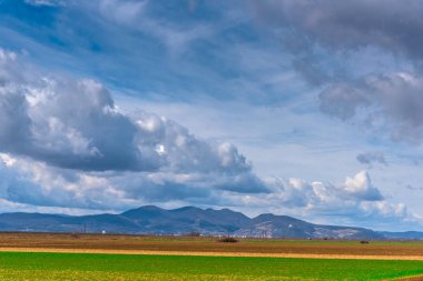 Bulutlu gökyüzü arka plan şaşırtıcı doğa manzaralı