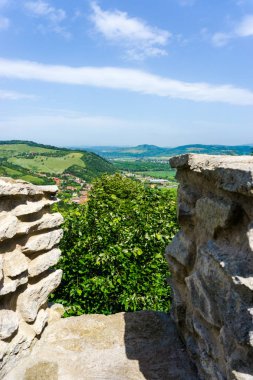 dağlarda sahilde kalıntıları