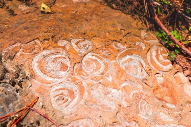 spiral yuvarlak şekilli kahverengi kil yüzey yapısı 